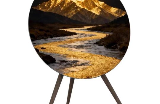 Goldenes Bergmotiv auf einem BeoPlay A9 oder BeoSound A9 Cover